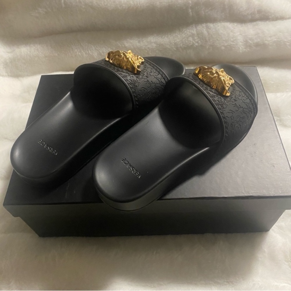 NIB Versace Women's Medusa Slide Sandals in Black/ Gold - Size 37 - Picture 12 of 16